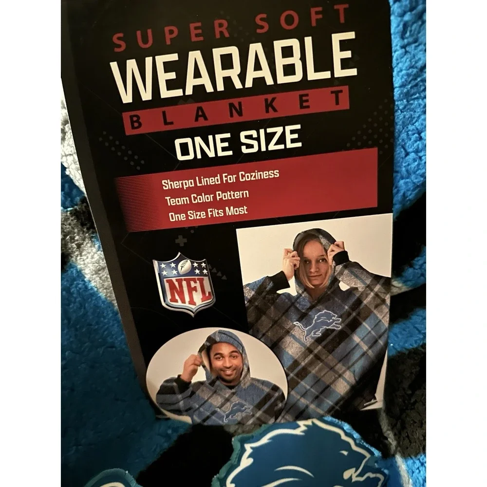Detroit Lions Plush Wearable Blanket Hoodie Super Soft New NWT One Size